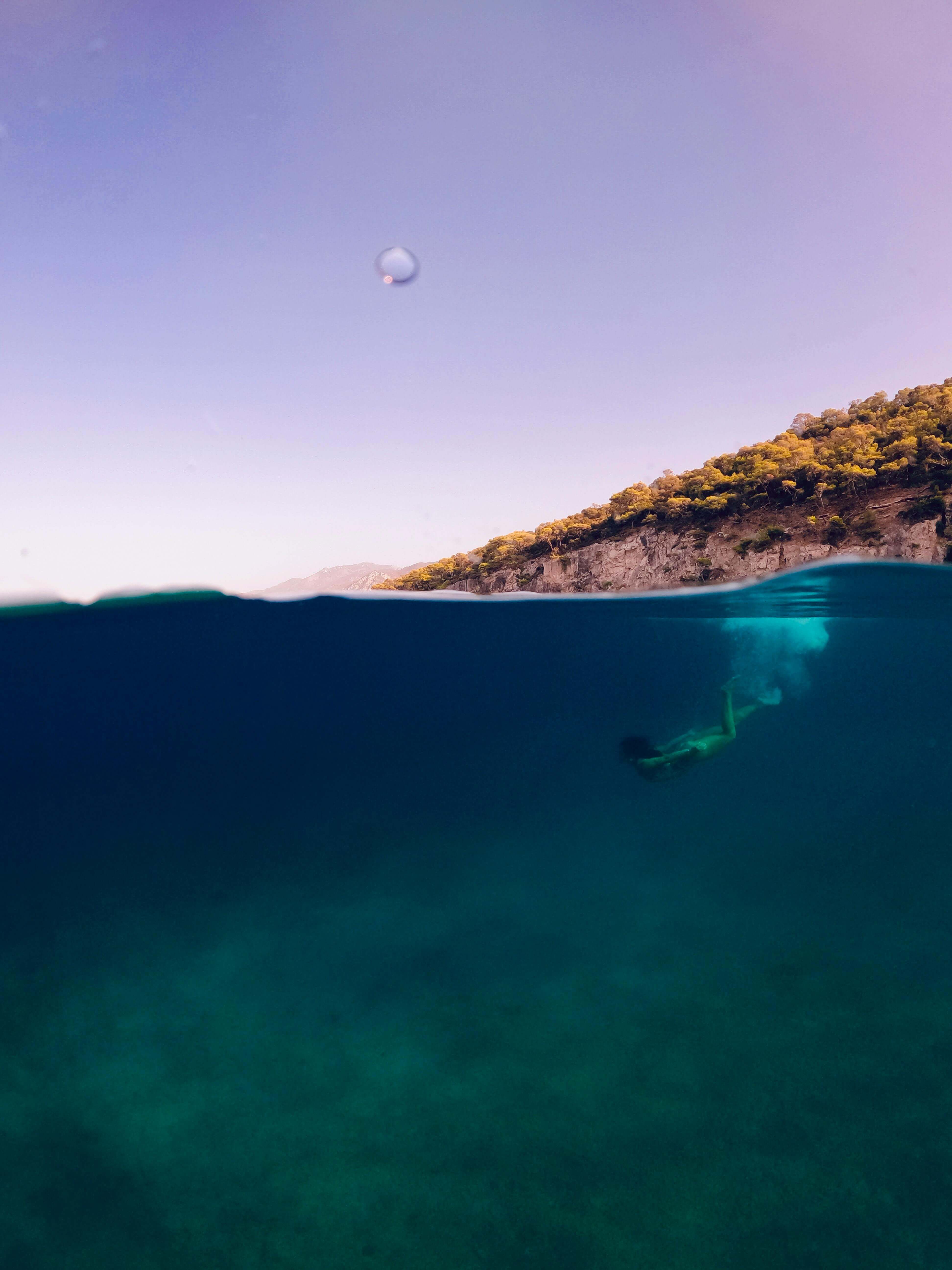 diving under water